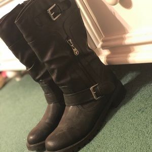 Women’s G by Guess black boots!